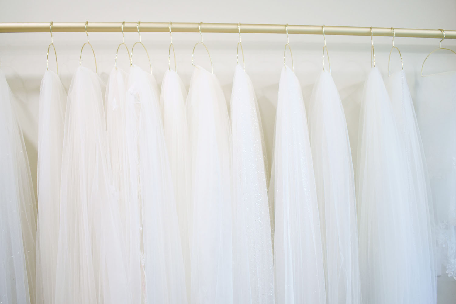 4-gg-bridal-gowns-walters-collective-texas-home-gallery-slider-image-july2025-01-wedding-veil-display